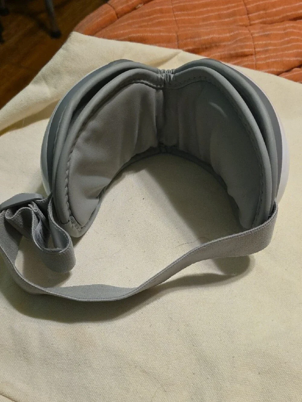 Wireless Gray Eye Massager with Adjustable Strap